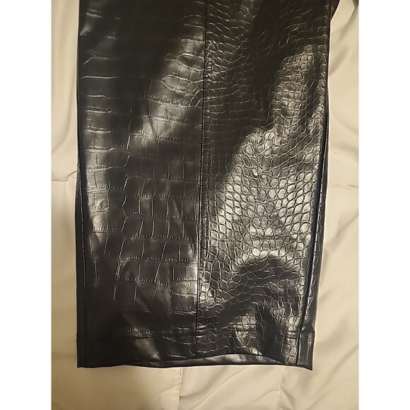 A New Day Women's Relaxed High Rise Ankle Faux-Croc Leather Pants Size 17 - Picture 2 of 6